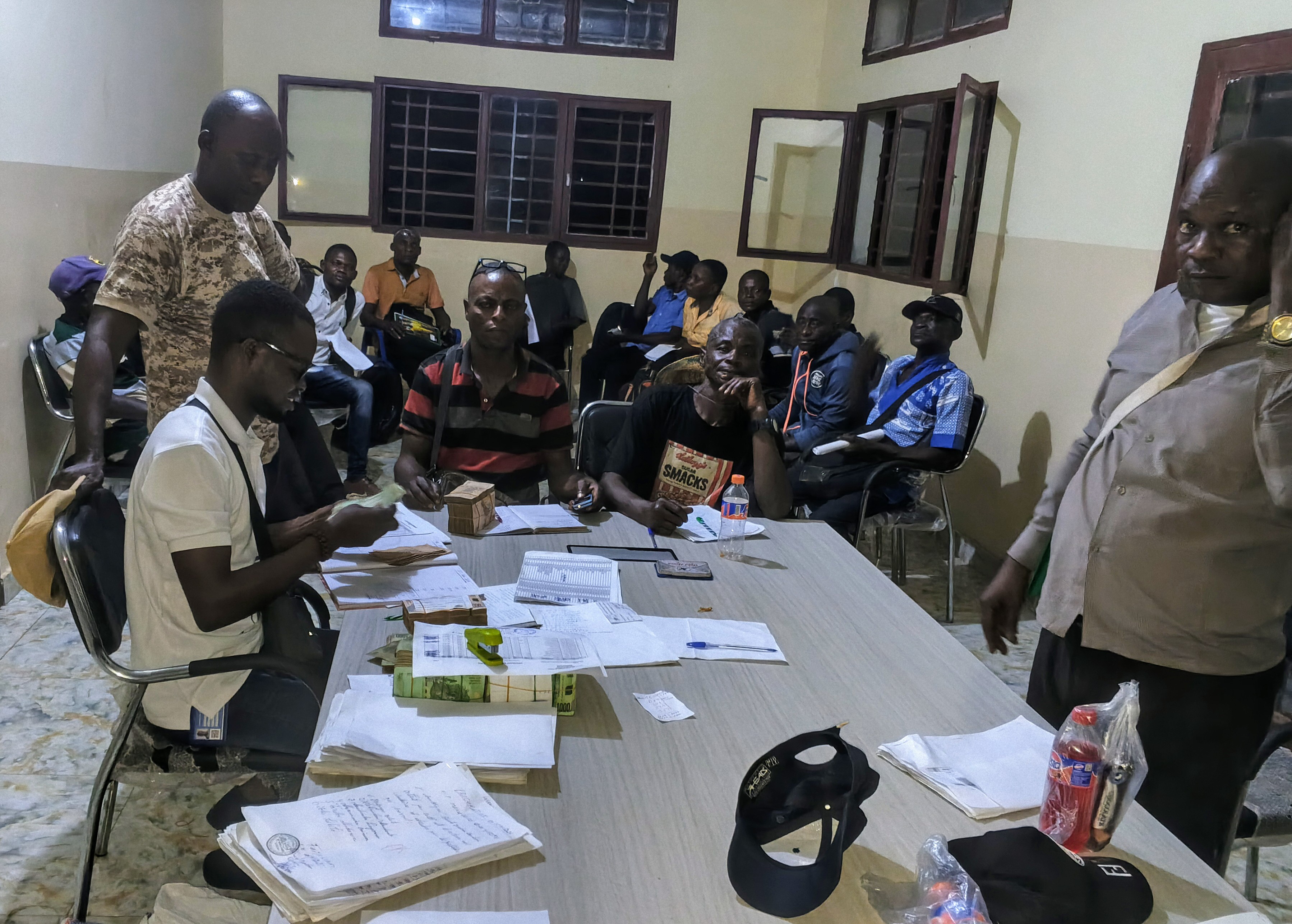 Sud-Ubangi : Succès retentissant de la paie des enseignants de Kungu par la COOPEC Bomengo